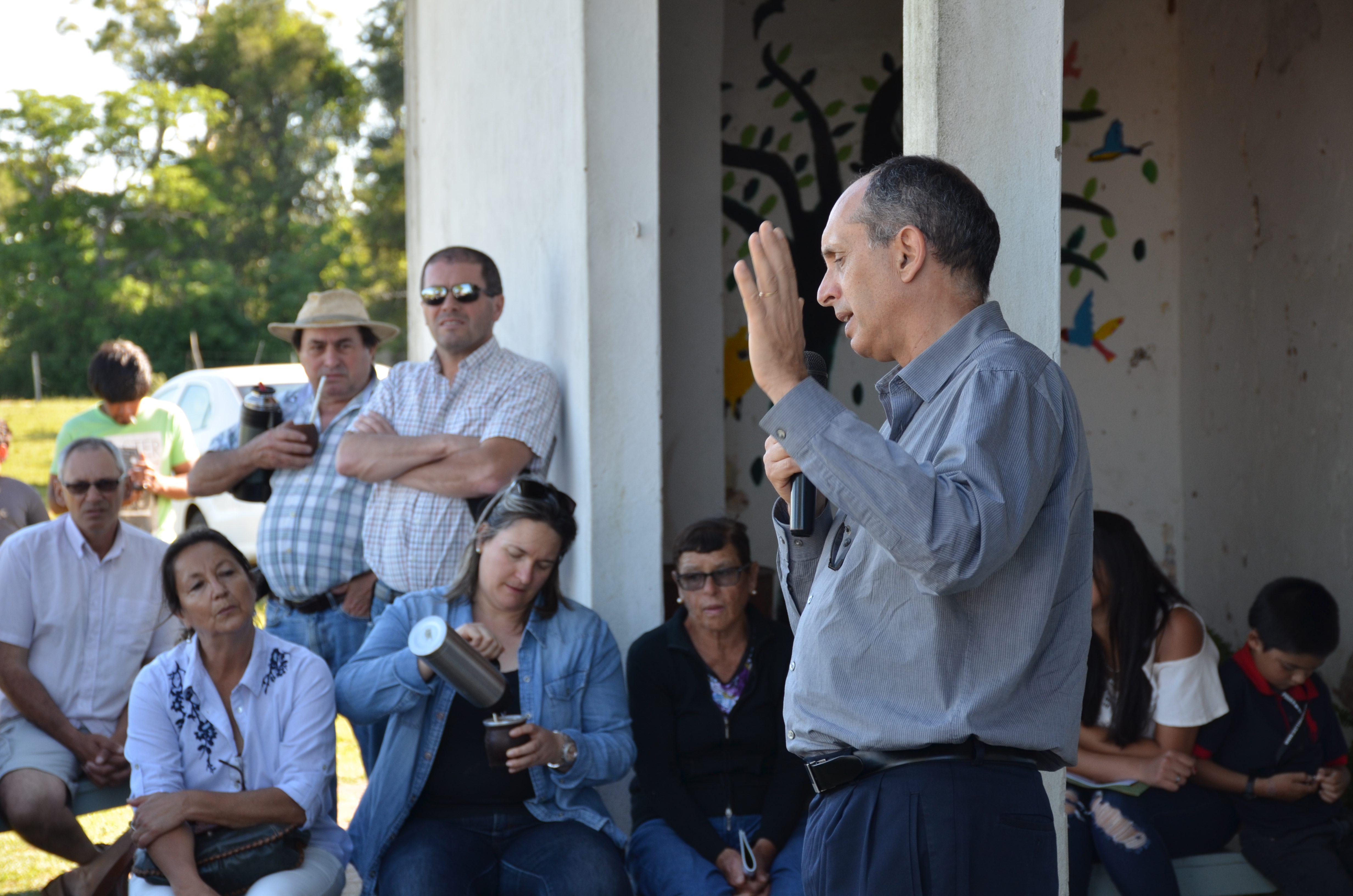 Vecinos Corral de Piedras con el presidente Casaravilla
